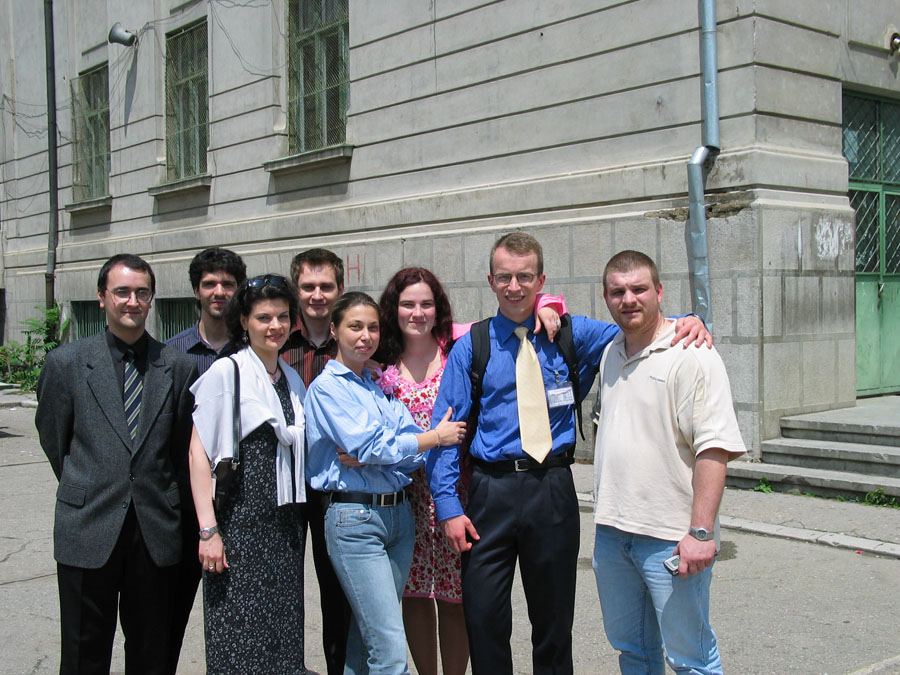 Florin, Sovu', Raluca, Roscu', Andreea, Brindusa, Salcie si Misu.jpg